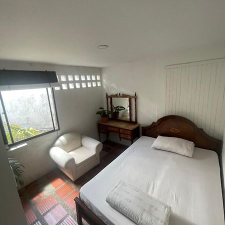 Hostal Casa Las Tias Medellín Zewnętrze zdjęcie