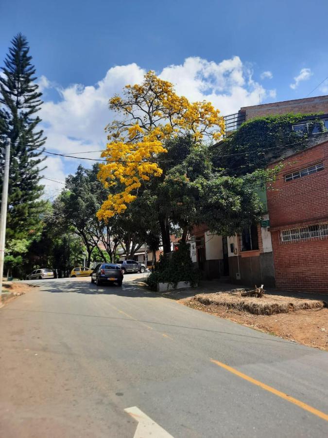 Hostal Casa Las Tias Medellín Zewnętrze zdjęcie