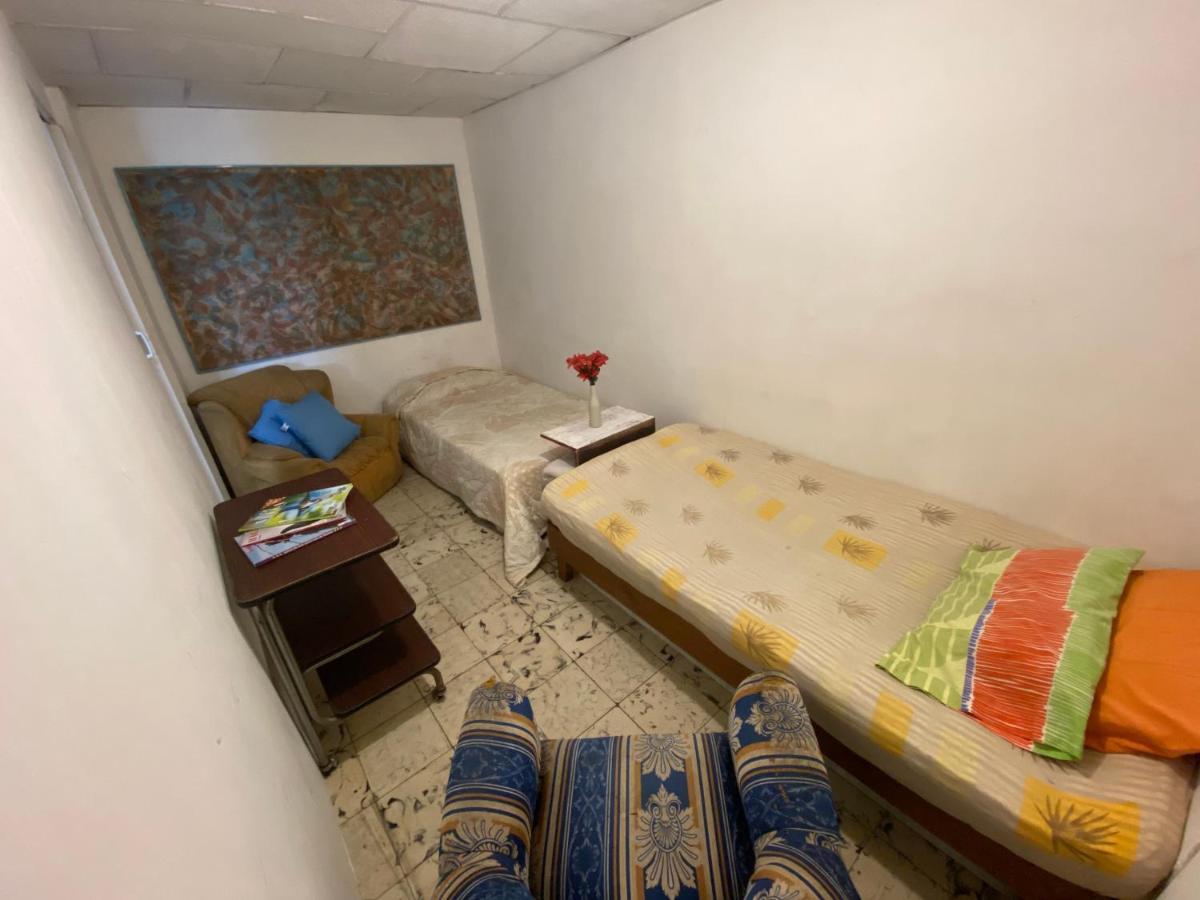 Hostal Casa Las Tias Medellín Zewnętrze zdjęcie