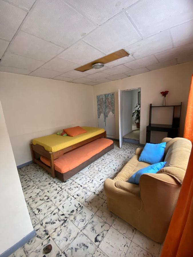 Hostal Casa Las Tias Medellín Zewnętrze zdjęcie