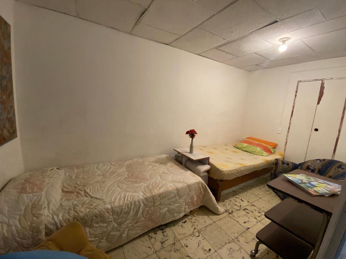 Hostal Casa Las Tias Medellín Zewnętrze zdjęcie