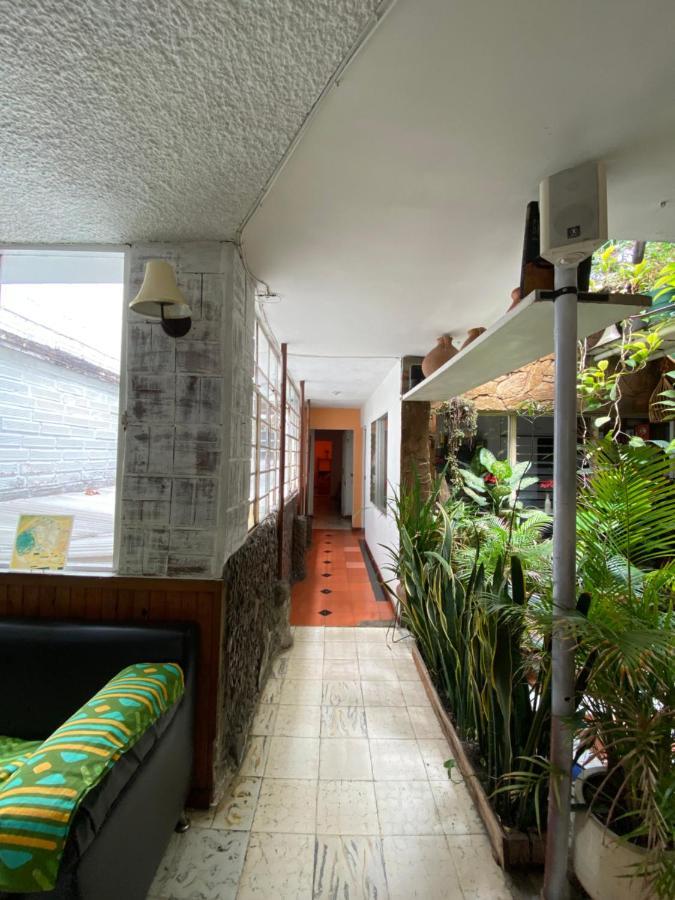 Hostal Casa Las Tias Medellín Zewnętrze zdjęcie