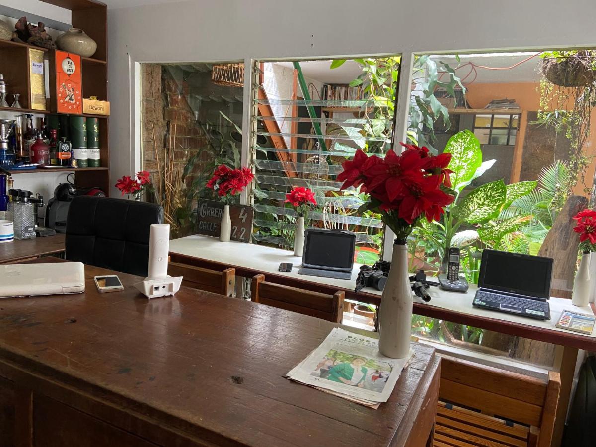 Hostal Casa Las Tias Medellín Zewnętrze zdjęcie