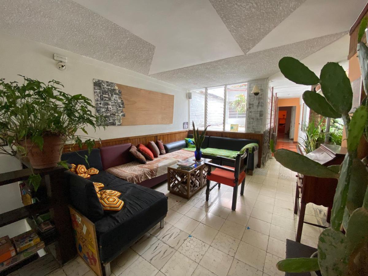Hostal Casa Las Tias Medellín Zewnętrze zdjęcie