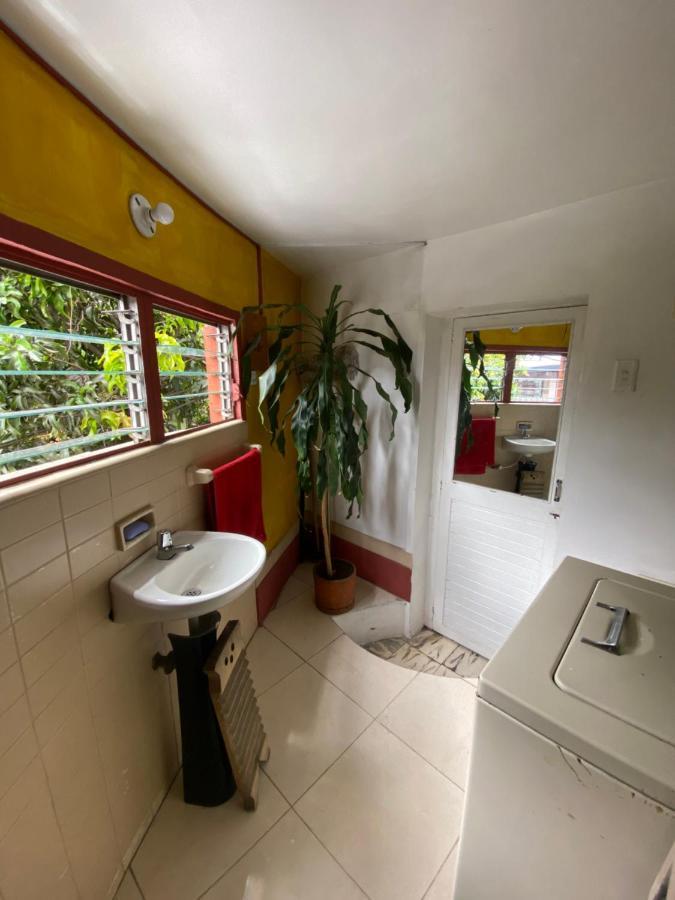 Hostal Casa Las Tias Medellín Zewnętrze zdjęcie