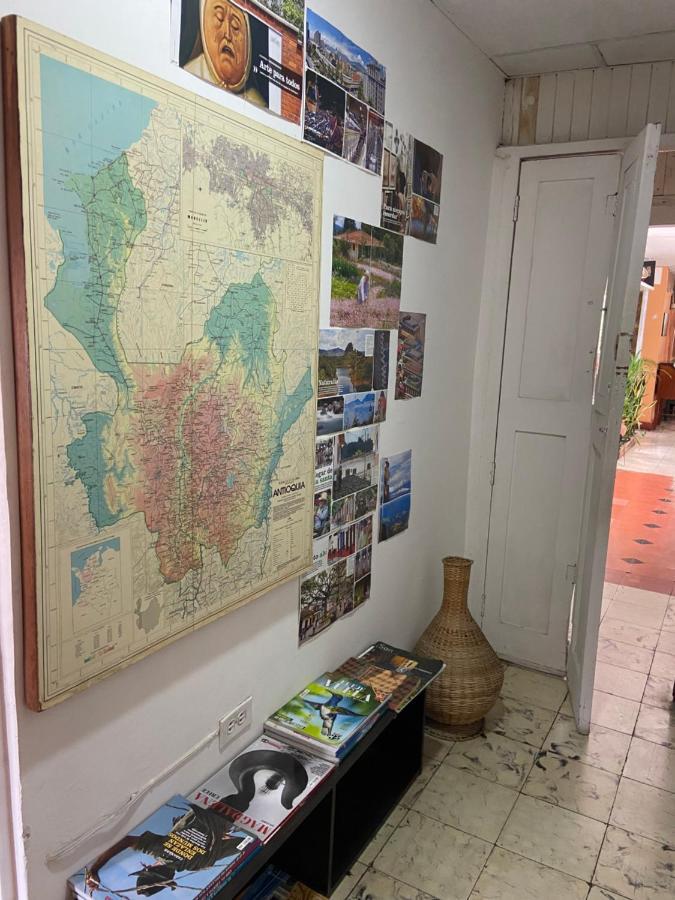 Hostal Casa Las Tias Medellín Zewnętrze zdjęcie