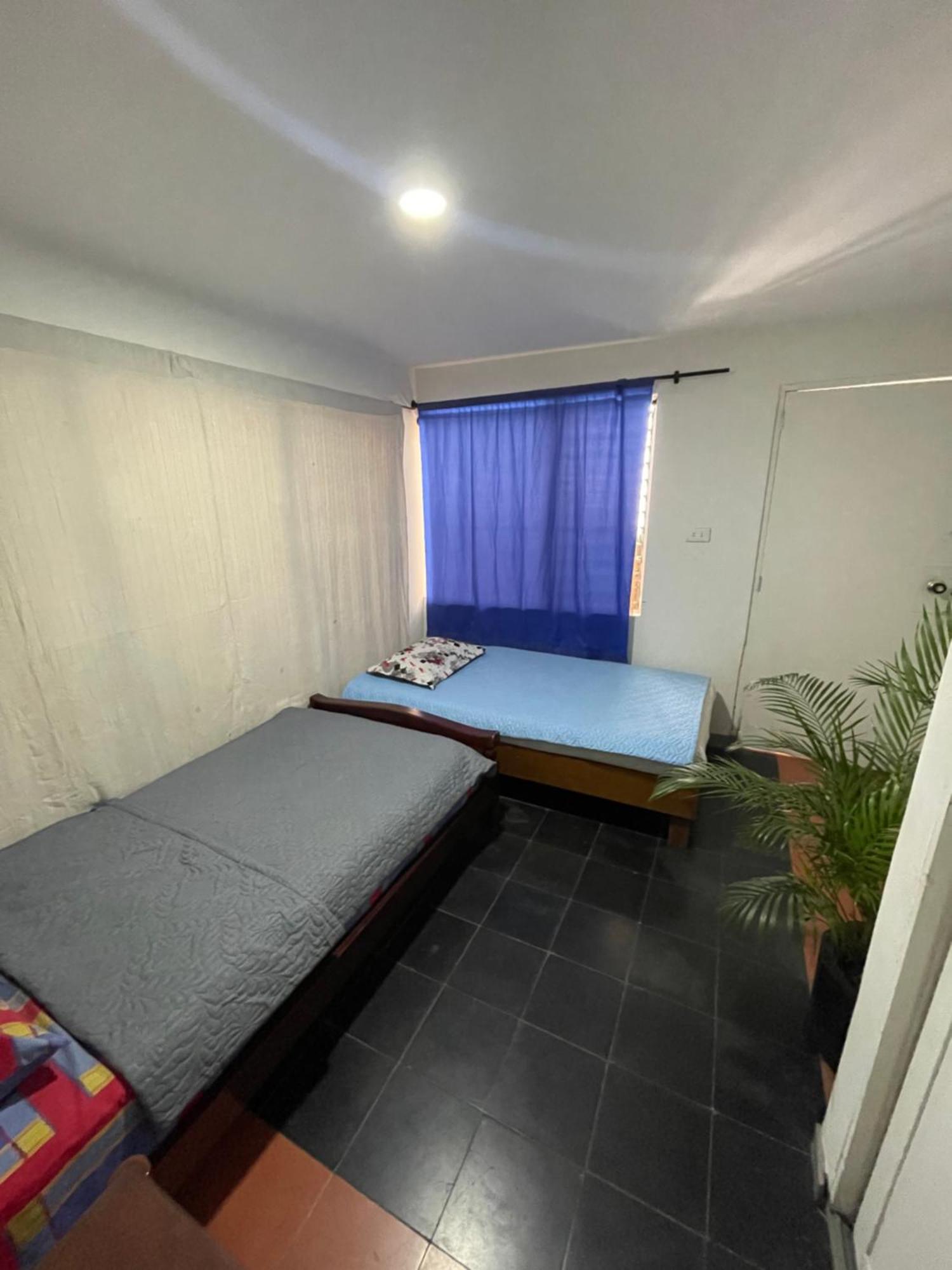 Hostal Casa Las Tias Medellín Zewnętrze zdjęcie
