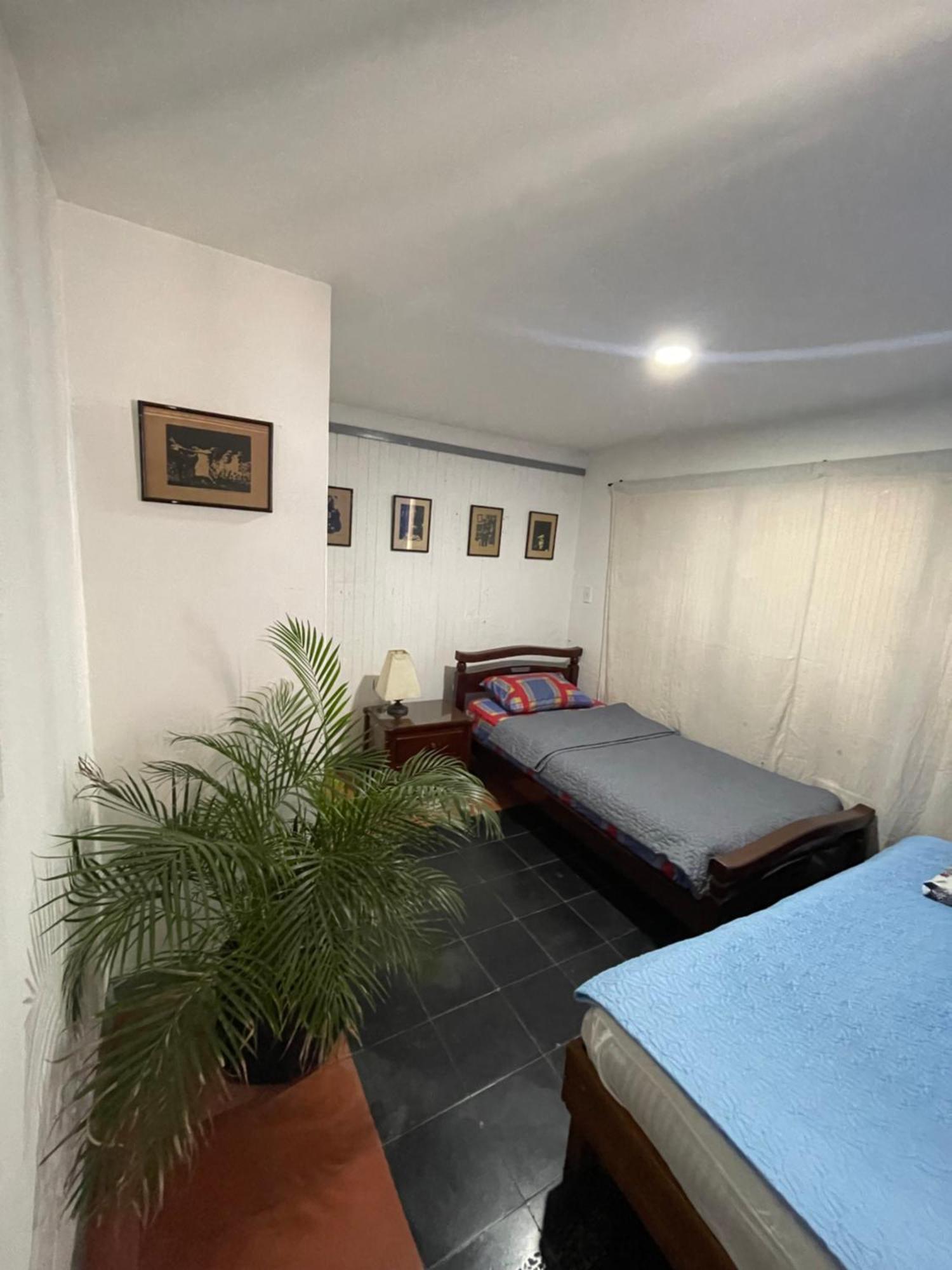 Hostal Casa Las Tias Medellín Zewnętrze zdjęcie